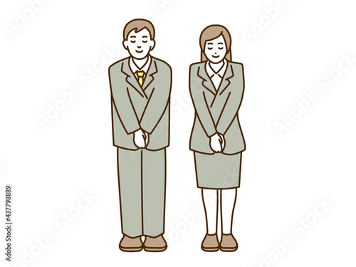 正面で挨拶する社会人