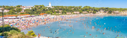 Foule de baigneurs sans distanciation sociale sur plage du Verdon, la Couronne, Martigues  photo
