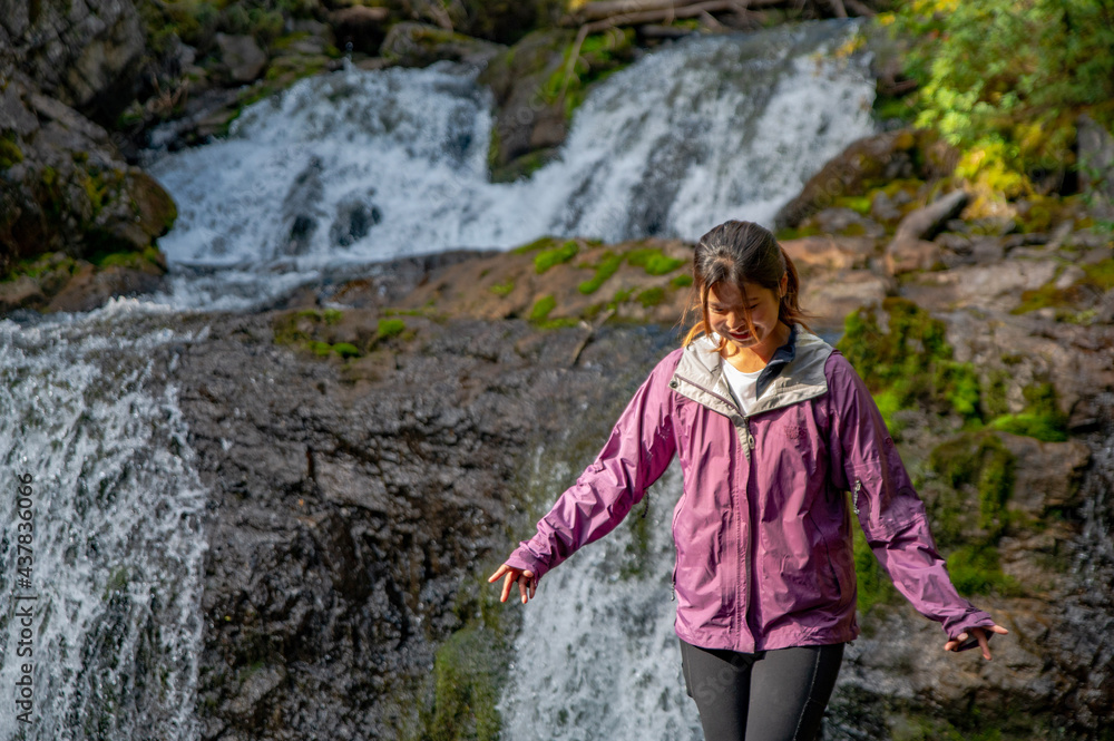 Naklejka premium woman in the forest