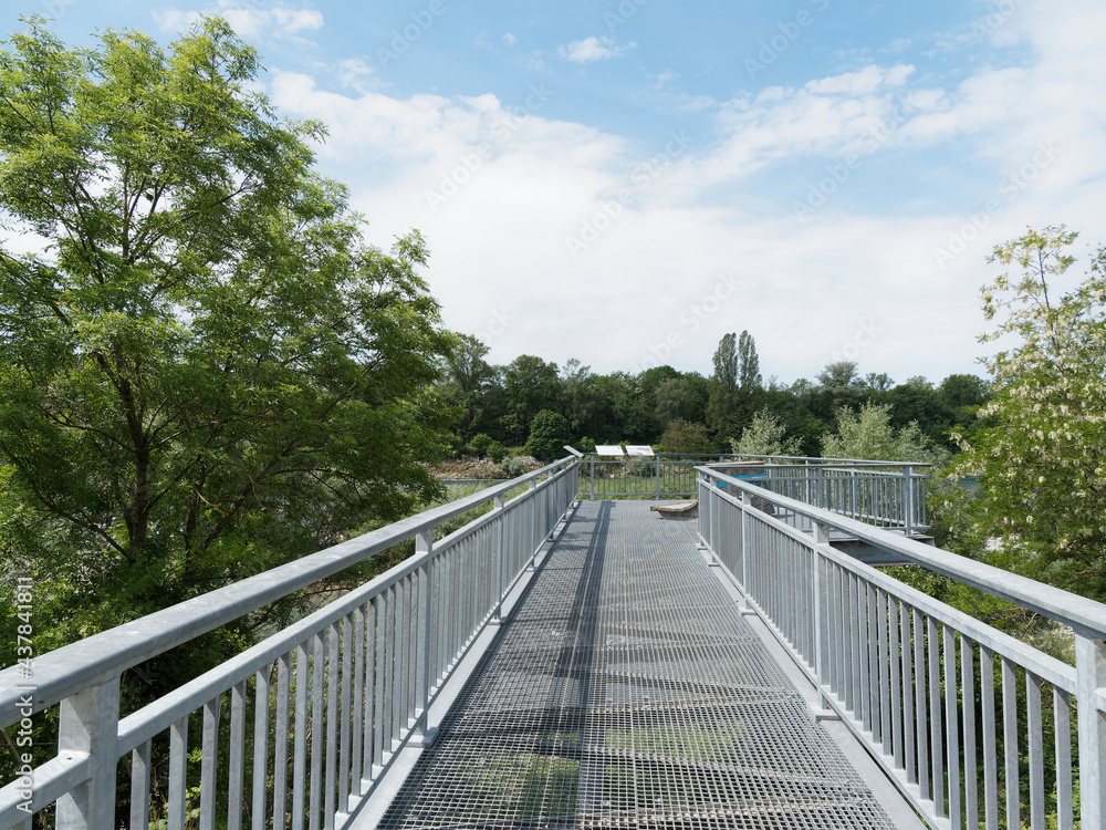 Besucherplattform. Aussicht auf Isteiner Schwellen. Stromschnellen  im Oberrhein