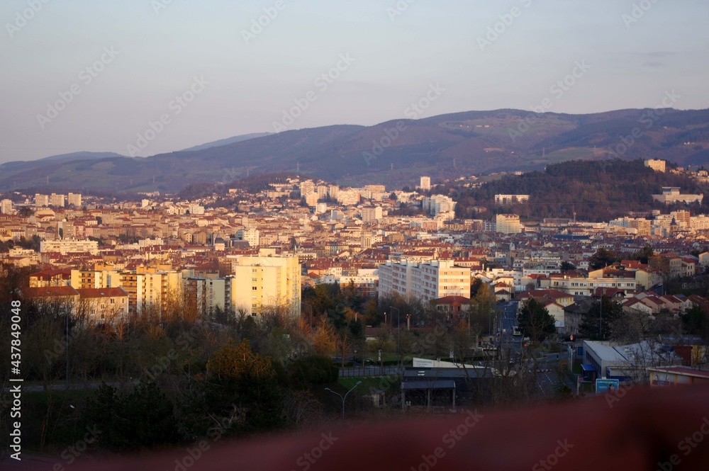 vue sur la ville de Saint-Etienne depuis la colline de Côte Chaude