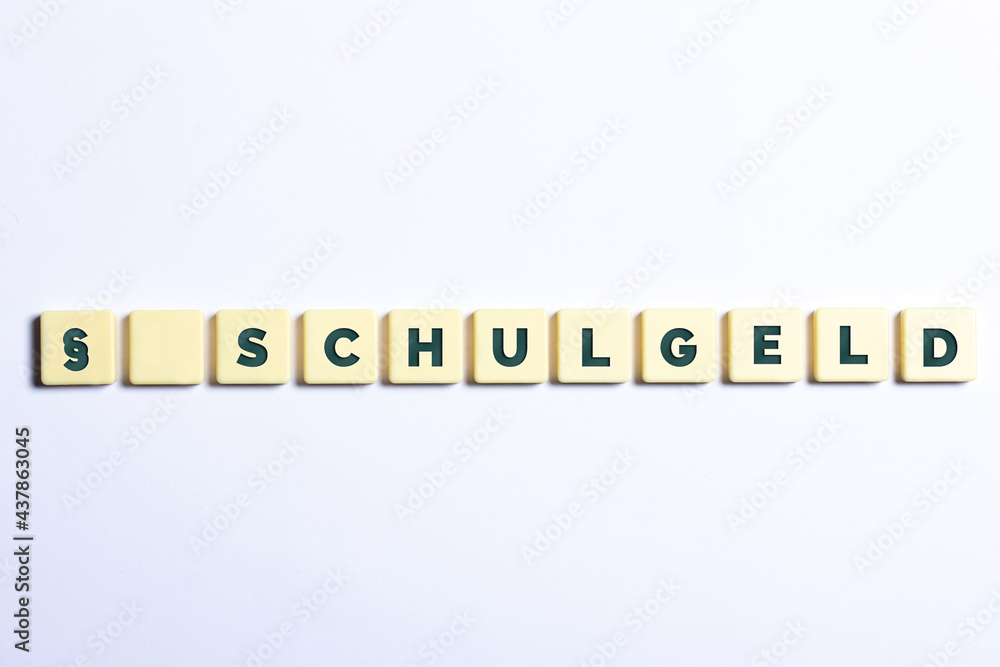 Schulgeld in Buchstaben auf weißem Hintergrund mit Paragraph Zeichen Schulgeld in Buchstaben auf weißem Hintergrund mit Paragraph Zeichen
