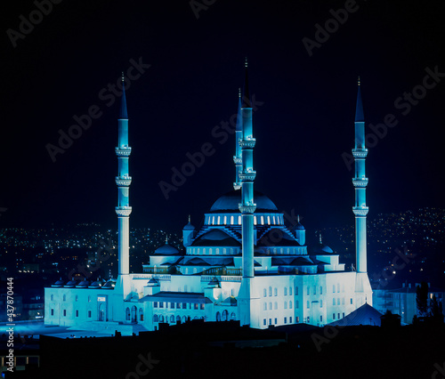  Kocatepe Moschee bei Nacht, Ankara, Türkei photo