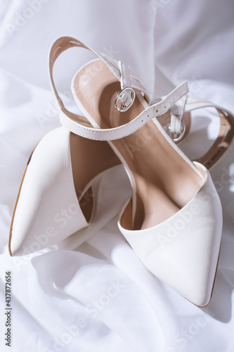 Beautiful womens white wedding shoes