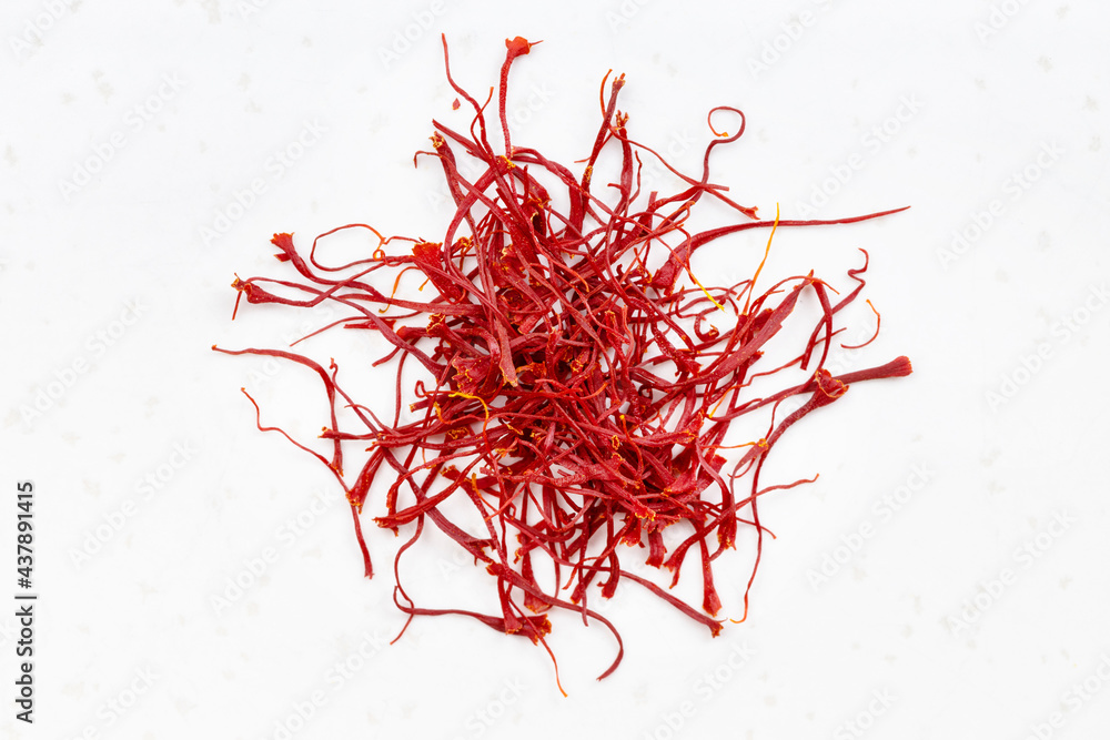 Naklejka premium pile of crocus saffron threads close up on gray