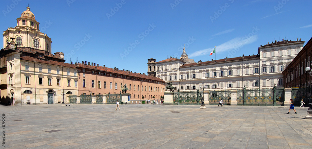 Fototapeta premium gate of the Royal Palace, statues of the Dioscuri, church and dome of San Lorenzo and Palazzo Reale in Piazza Castello.