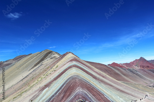 Paisaje de la montaña de Colores en Peru © Carlos