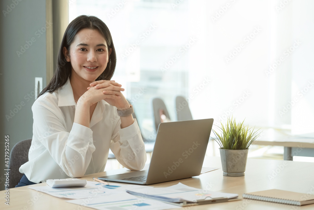 Obraz premium Portrait Of Attractive Asian Businesswoman Working On Laptop for marketing plan.