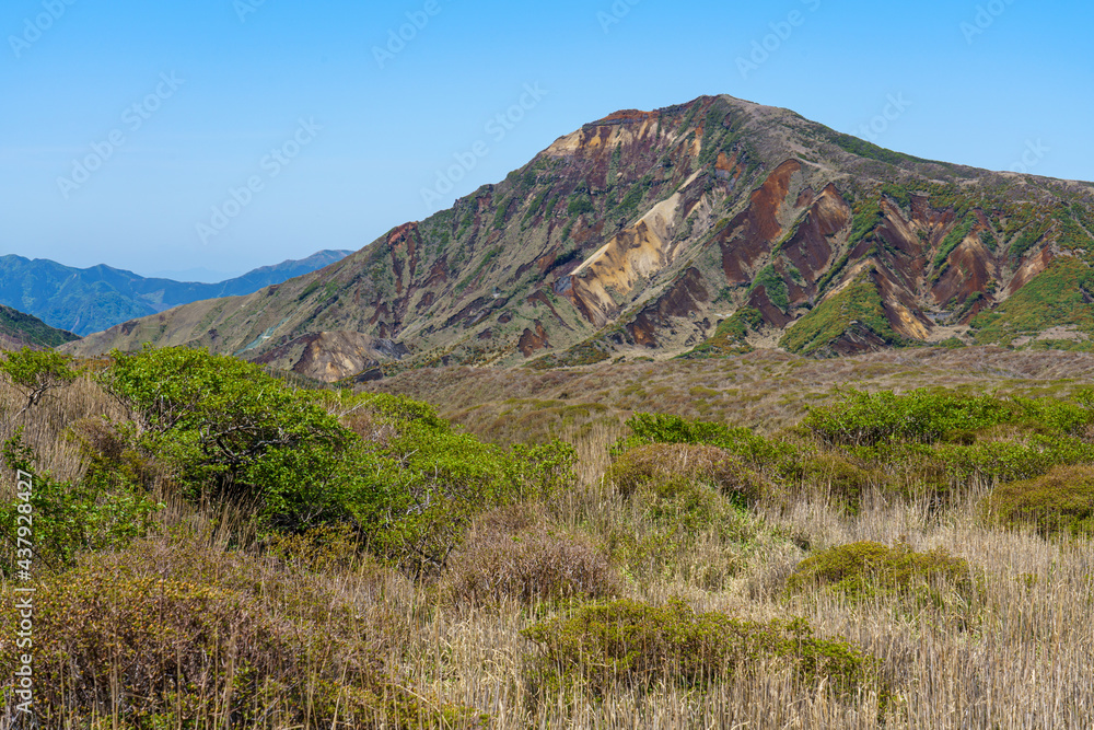 Fototapeta premium 阿蘇山 中岳登山 皿山迂回ルート