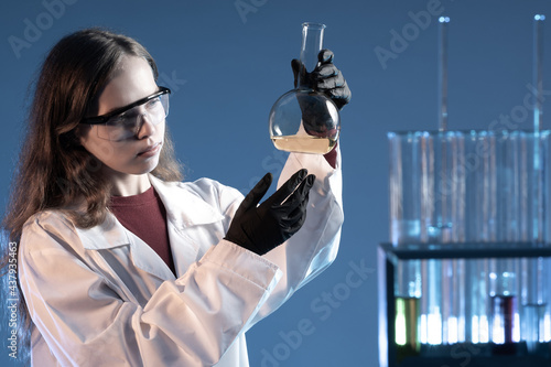 Student in laboratory. Youn...