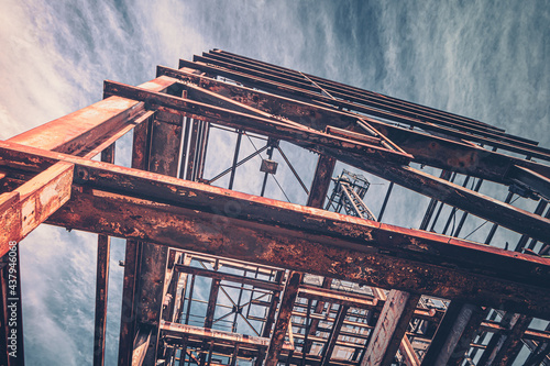 Sonnige Apocalypse im Landschaftspark Duisburg Nord am großen Gerüst - Stahlwerk, Zeche, Hochofen und Hüttenwerk in der atmosphärischen Abendsonne im Ruhrpott Ruhrgebiet photo