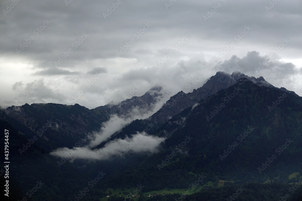Wolken im Gebirge
