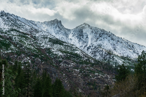 Fototapeta Naklejka Na Ścianę i Meble -  Cascade Mountains in Washington, USA