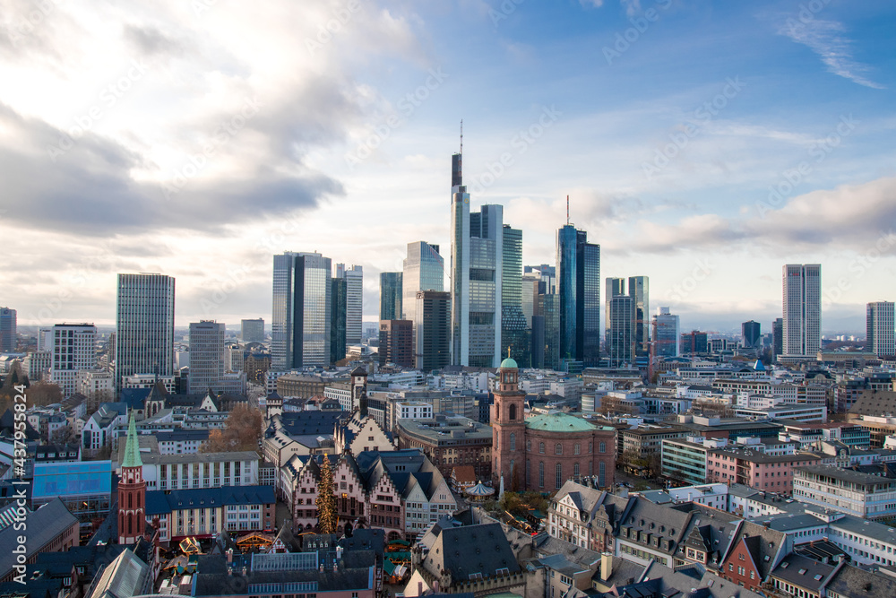 View over the city and skyline of Frankfurt - obrazy, fototapety, plakaty 