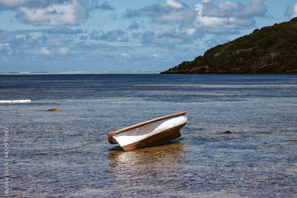 Fototapeta premium Fischerboot am Strand