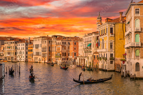 Venedig Panorama bei Sonnenuntergang © modernmovie