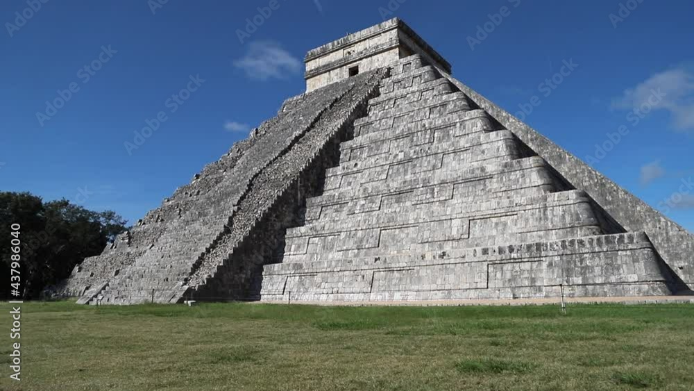 Mayan pyramid of Kukulcan El Castillo in Chichen Itza, Mexico. Ancient Mayan city Mayan pyramid of Kukulcan El Castillo in Chichen Itza, Mexico. Ancient Mayan city
