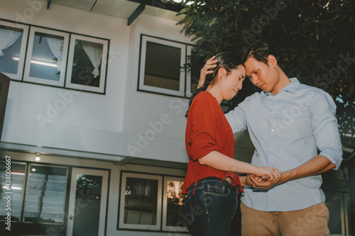 Εκτύπωση καμβά Couple husband and wife stand sad and sympathetic to each other while in front of the old house that has to be moved