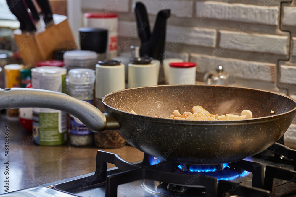Fish with mushrooms and shrimps are fried in oil in pan, a step-by-step recipe from the Internet Fish with mushrooms and shrimps are fried in oil in pan, a step-by-step recipe from the Internet