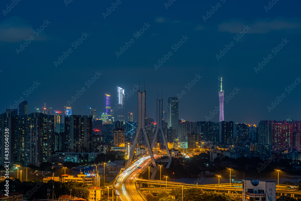 Fototapeta premium Guangzhou city buildings skyline night view