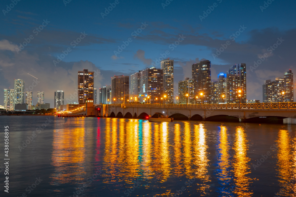 Naklejka premium Venetian Causeway, Venetian Islands, Biscayne Bay, Miami, Florida.