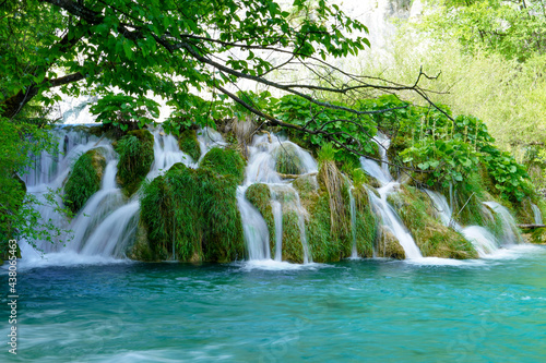 Fototapeta Naklejka Na Ścianę i Meble -  Plitvice Lakes National Park waterfall landscape with turquoise blue and green water in Croatia.
