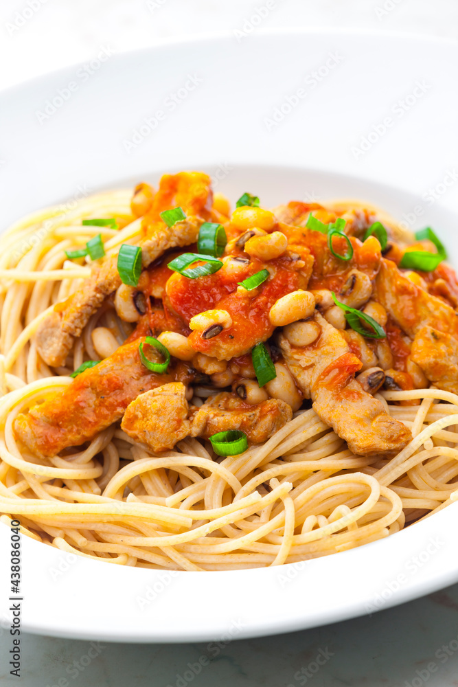 spaghetti with poultry meat, tomato sauce and beans spaghetti with poultry meat, tomato sauce and beans
