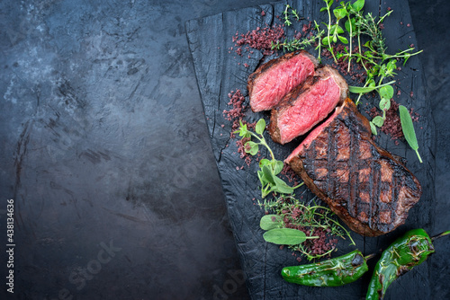 Valokuva Traditional barbecue dry aged sliced wagyu roast beef with chili and red wine sa
