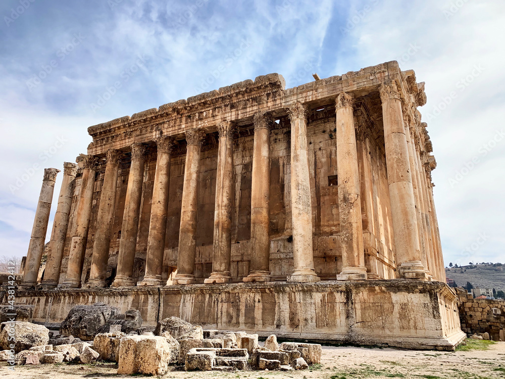 Obraz premium Roman temple of Bacchus at Baalbek in Lebanon, the Middle East