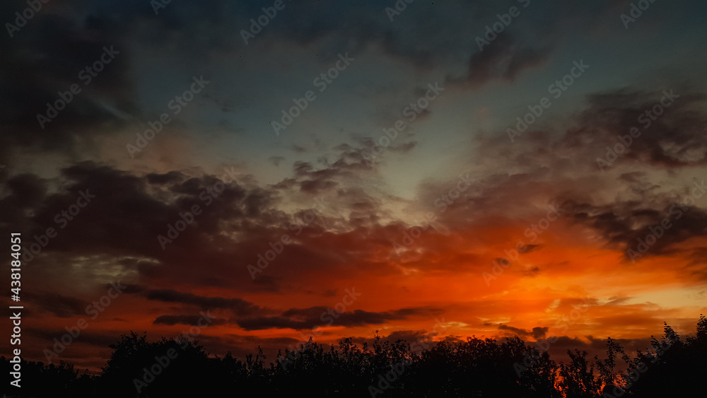 Fototapeta premium Bright red orange sunset in the clouds