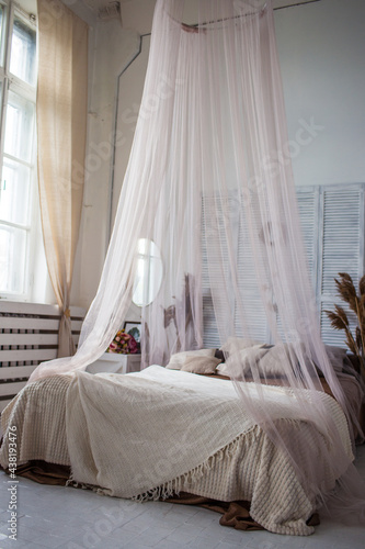 canopy bed with pillows