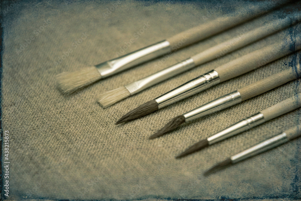 Fototapeta premium Brushes for drawing on a background of a canvas
