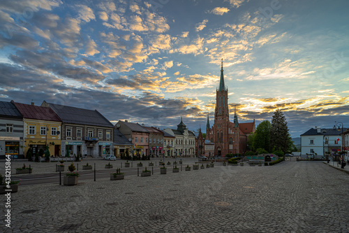 Grybów, centrum miasta, wschód słońca, kościół, Małopolska photo