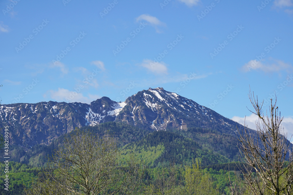 Bei Bergen: Der Hochfelln bei der Anfahrt