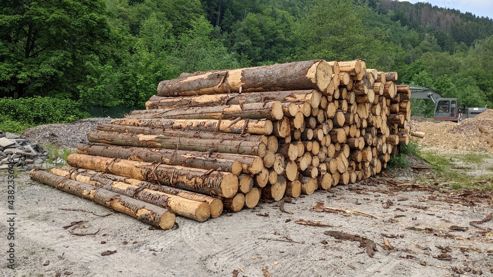 Holzstapel, Fichtenholz, Baustoffmangel