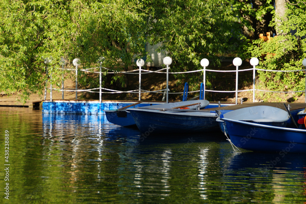Obraz premium boats on the river