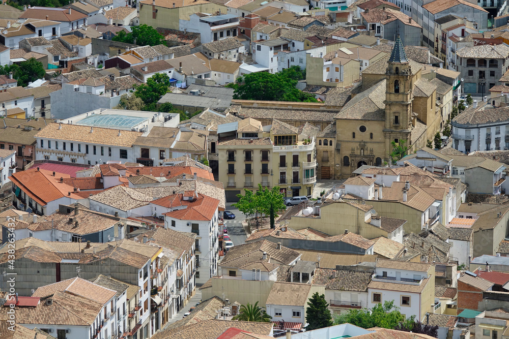 Obraz premium Upper photograph of the Andalusian city of Alcalá la Real and its church Santa María la Mayor
