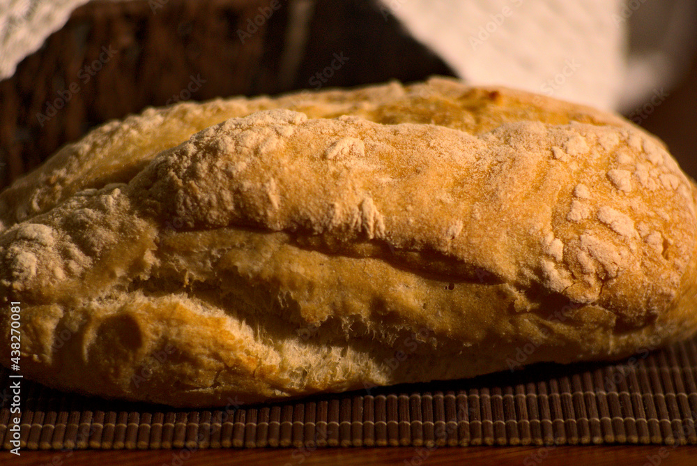 pan casero ciabatta, hecho en casa corteza, cascara pan masa madre, pan chapota