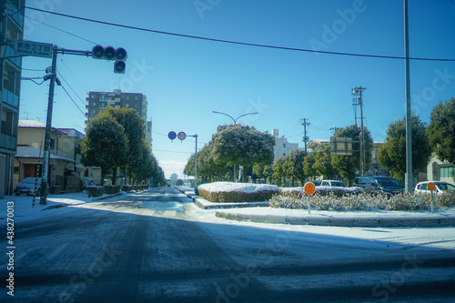雪が積もる宮城県仙台の町並み