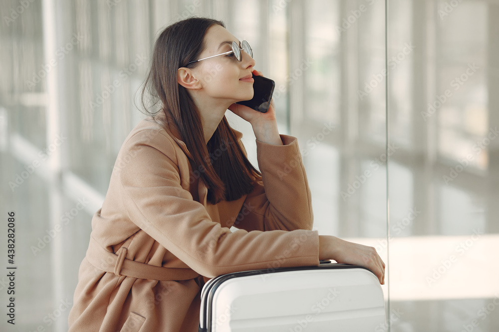 Obraz premium Woman with suitcase at the airport