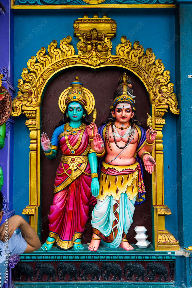 Fototapeta premium Hinduism Architecture and Statue of Batu caves - one of the most popular Hindu shrines outside India, and is dedicated to Lord Murugan in Kuala Lumpur, Malaysia