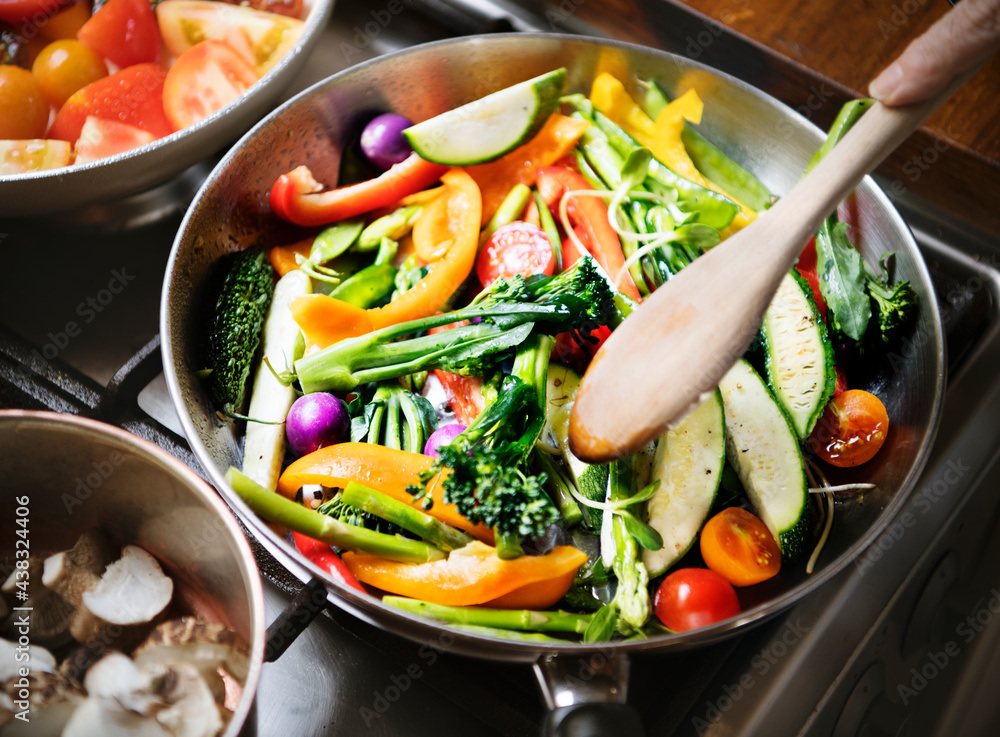© Rawpixel.com - Sauted mixed vegetables food photography recipe idea © Rawpixel.com - Sauted mixed vegetables food photography recipe idea
