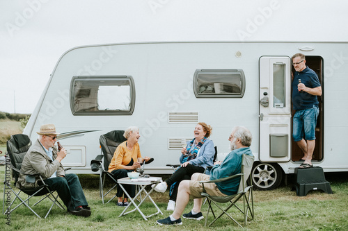 Fototapet Group of senior people gathering outside a trailer