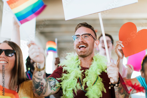 Cheerful gay pride and lgbt festival © Rawpixel.com
