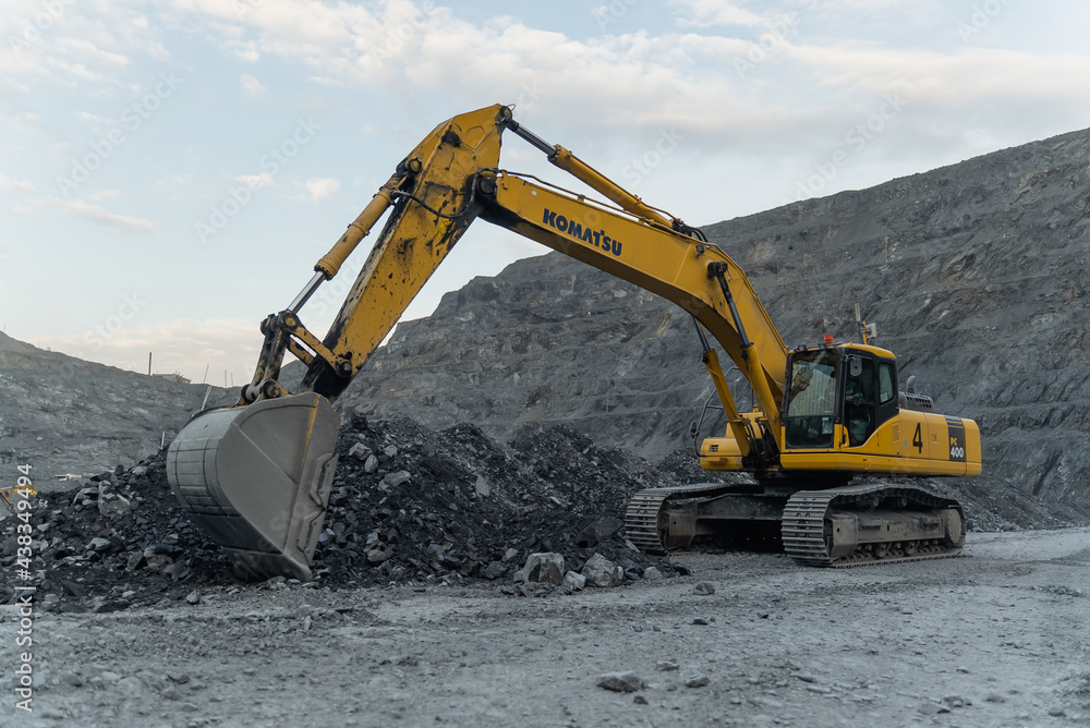 Russia Polyus Omchak June 2 21 Komatsu Pc400 Excavator Working In An Open Pit Stock Photo Adobe Stock