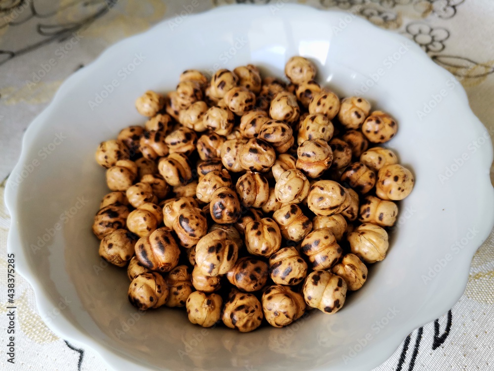 Chickpeas. Chickpeas on the plate. Plate of nuts on the table. Chickpeas. Chickpeas on the plate. Plate of nuts on the table.