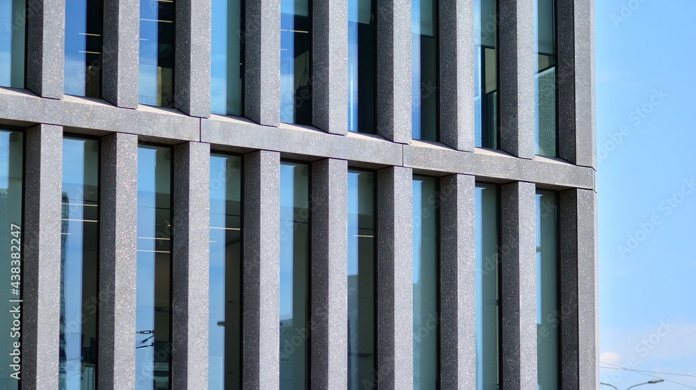 Obraz premium Abstract fragment of contemporary architecture, walls made of glass and concrete.