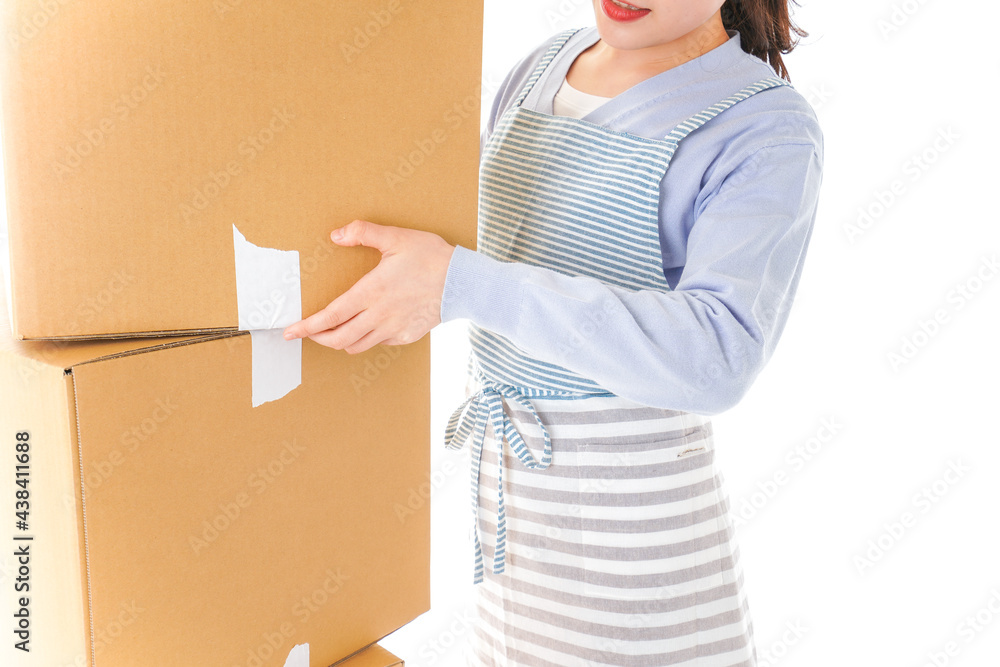 引越しをする若い女性 引越しをする若い女性