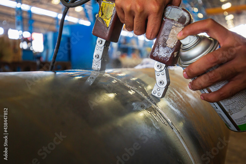 Bild auf Leinwand Male worker test steel pipeline butt weld carbon background white contrast