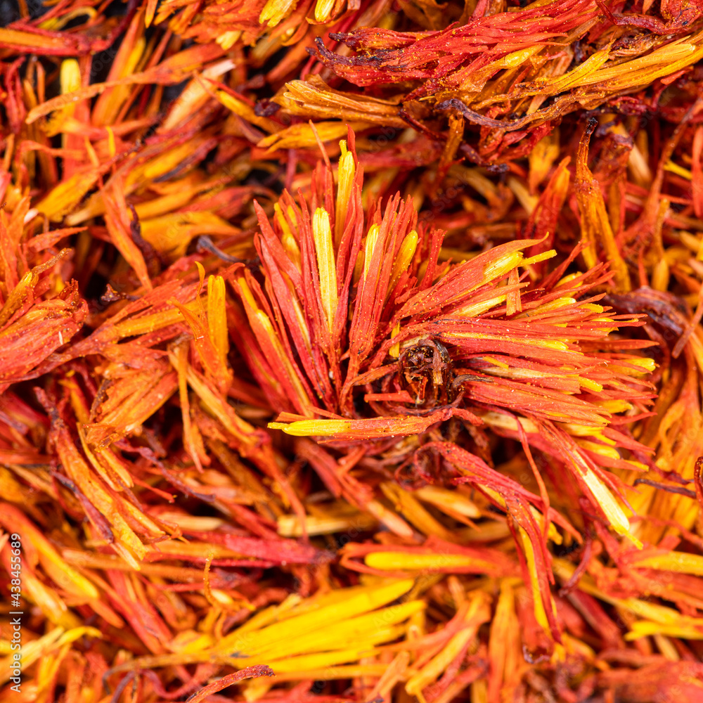 Fototapeta premium dried safflower blooms close up